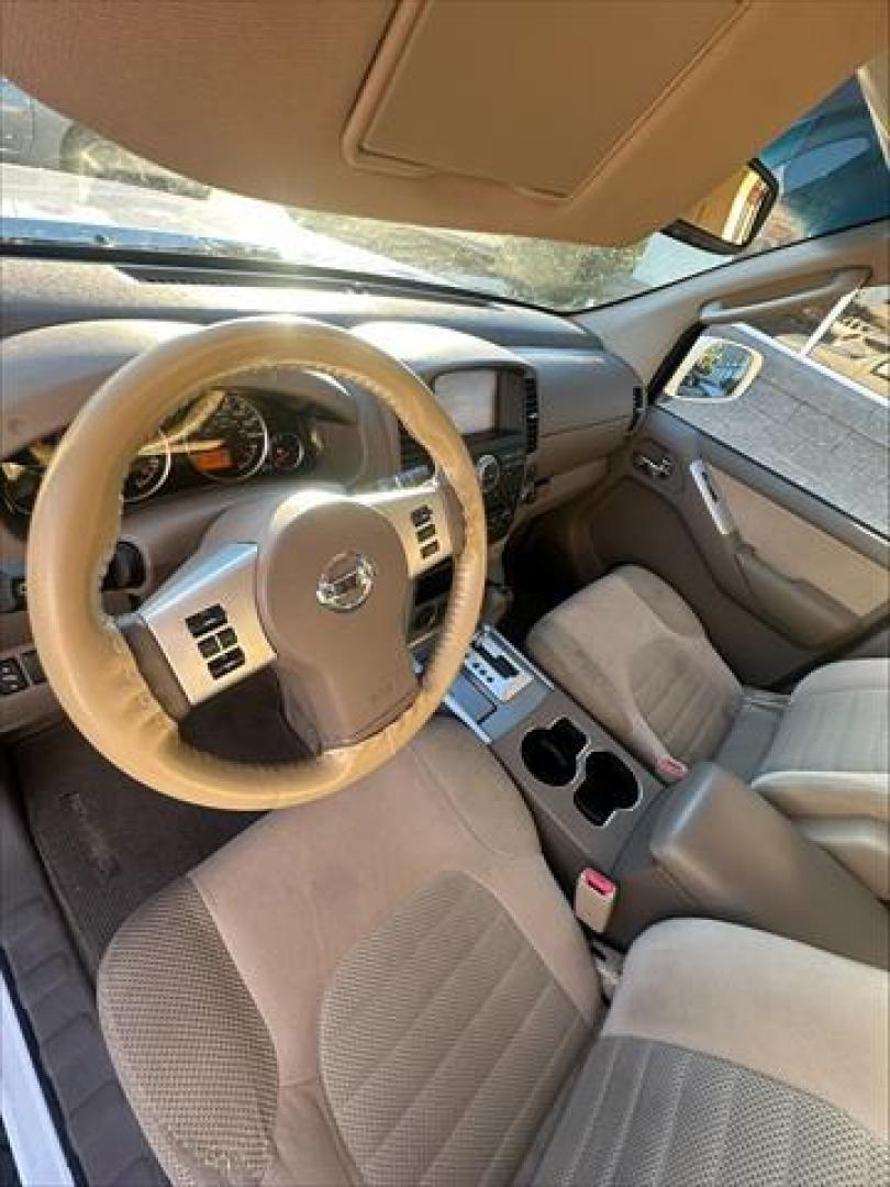 2012 Avalanche Nissan Pathfinder SV 2WD (5N1AR1NN4CC) , 5-Speed Automatic transmission, located at 3900 Bragg Blvd., Fayetteville, NC, 28303, (910) 868-3000, 35.081905, -78.943367 - T-9873-R - 2012 Nissan Pathfinder 5N1AR1NN4CC630073 - Photo#4