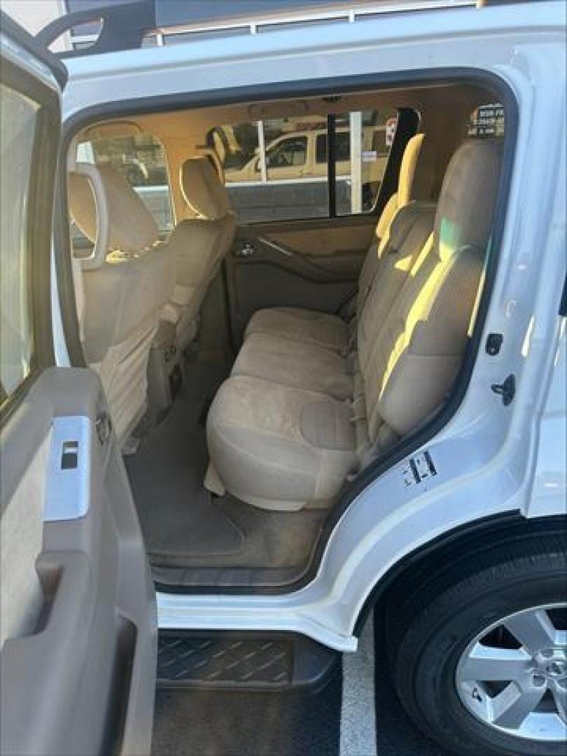 2012 Avalanche Nissan Pathfinder SV 2WD (5N1AR1NN4CC) , 5-Speed Automatic transmission, located at 3900 Bragg Blvd., Fayetteville, NC, 28303, (910) 868-3000, 35.081905, -78.943367 - T-9873-R - 2012 Nissan Pathfinder 5N1AR1NN4CC630073 - Photo#5