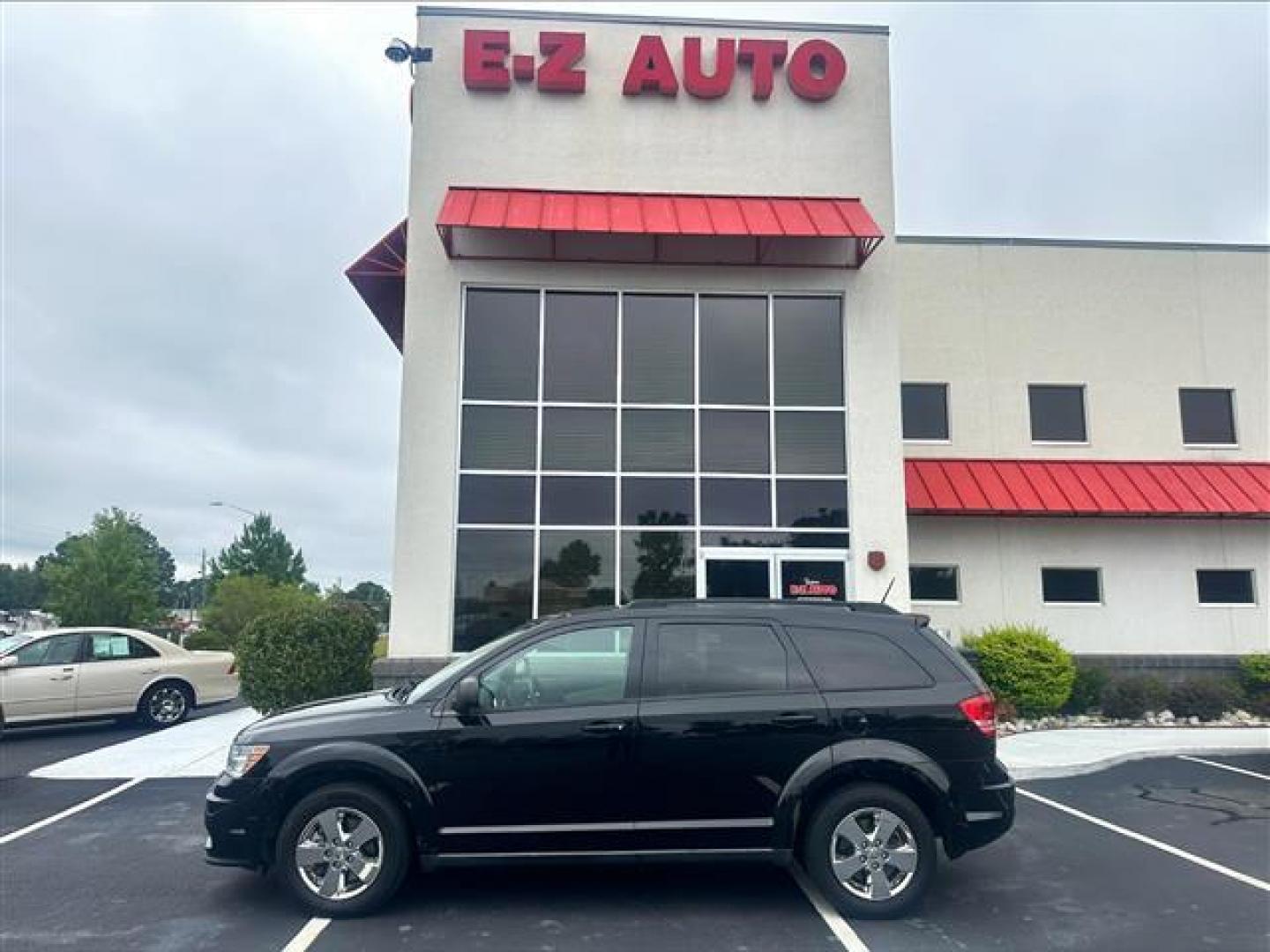 2017 Black Dodge Journey SE (3C4PDCAB1HT) , 4-Speed Automatic transmission, located at 3900 Bragg Blvd., Fayetteville, NC, 28303, (910) 868-3000, 35.081905, -78.943367 - T-9885 - 2017 Dodge Journey 3C4PDCAB1HT506794 - Photo#0
