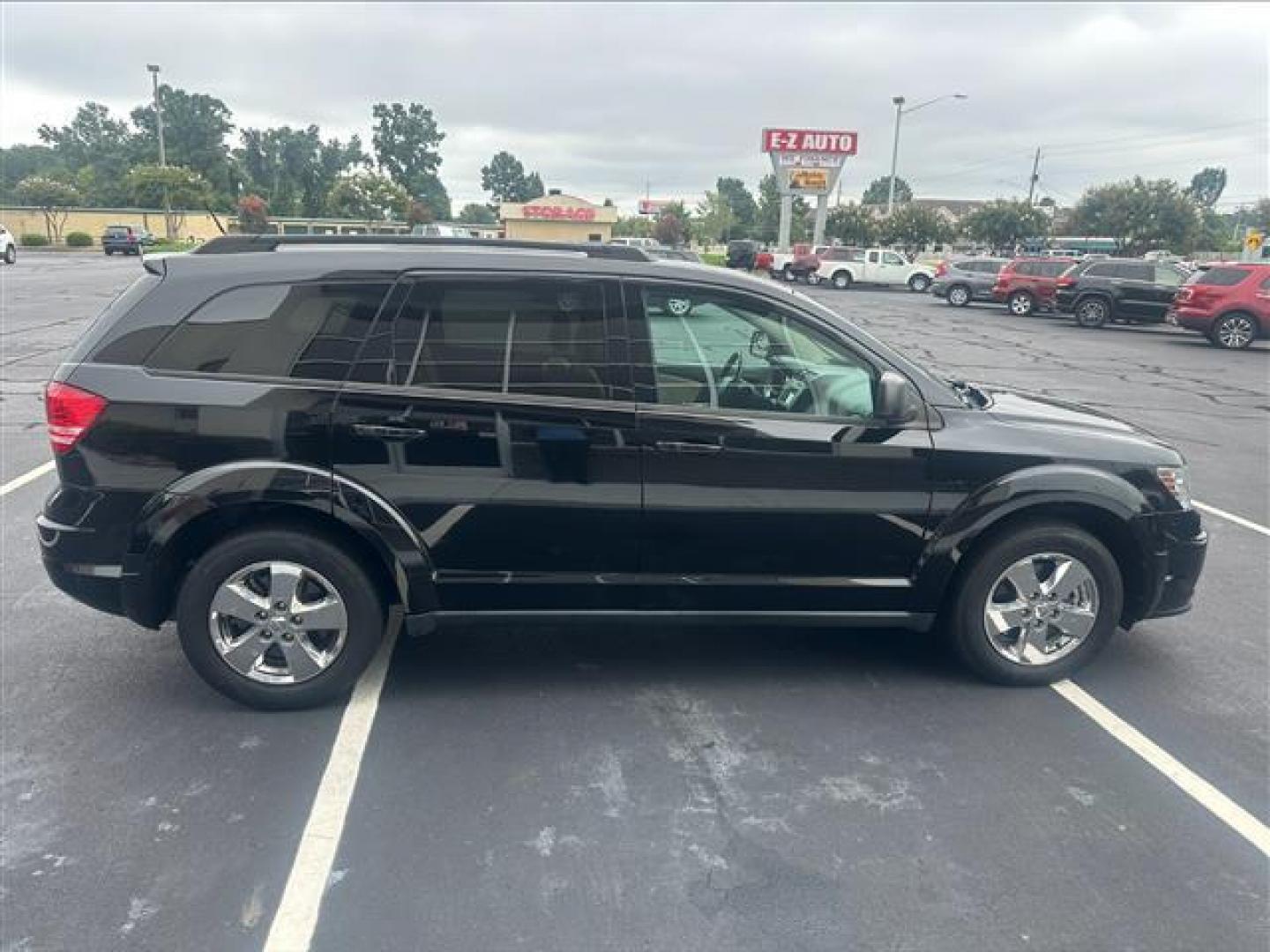 2017 Black Dodge Journey SE (3C4PDCAB1HT) , 4-Speed Automatic transmission, located at 3900 Bragg Blvd., Fayetteville, NC, 28303, (910) 868-3000, 35.081905, -78.943367 - T-9885 - 2017 Dodge Journey 3C4PDCAB1HT506794 - Photo#2