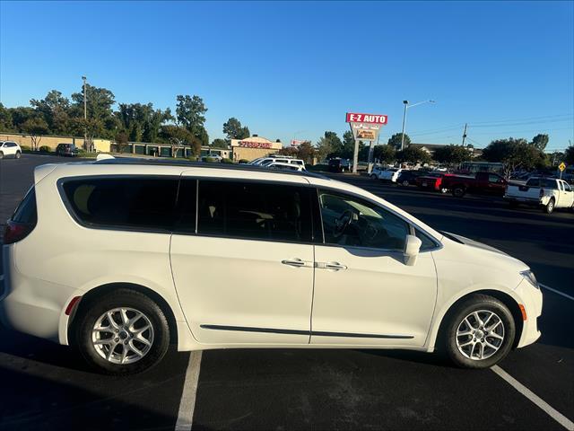 photo of 2020 Chrysler Pacifica Touring-L