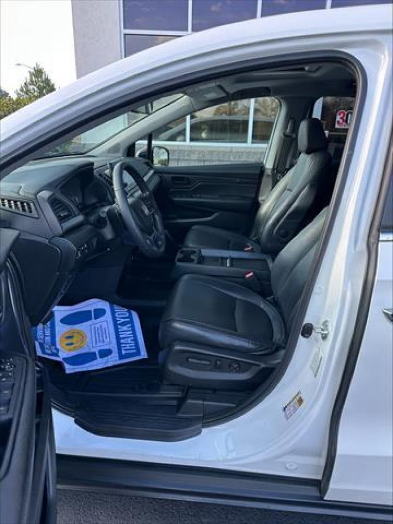 2022 Platinum White Pearl Honda Odyssey EX-L (5FNRL6H73NB) , 9-Speed Automatic transmission, located at 3900 Bragg Blvd., Fayetteville, NC, 28303, (910) 868-3000, 35.081905, -78.943367 - T-9927 - 2022 Honda Odyssey 5FNRL6H73NB011621 - Photo#6