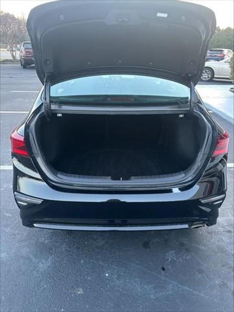 2020 Black Kia Forte FE (3KPF24AD2LE) , Continuously Variable Transmission transmission, located at 3900 Bragg Blvd., Fayetteville, NC, 28303, (910) 868-3000, 35.081905, -78.943367 - T-9929 - 2020 Kia Forte 3KPF24AD2LE202301 - Photo#4