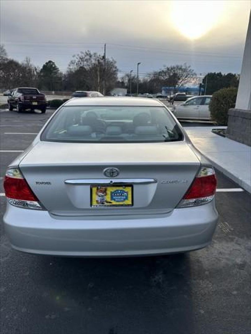 2006 Lunar Mist Metallic Toyota Camry LE (4T1BE32K06U) , located at 3900 Bragg Blvd., Fayetteville, NC, 28303, (910) 868-3000, 35.081905, -78.943367 - T-9954 - 2006 Toyota Camry 4T1BE32K06U748531 - Photo#3