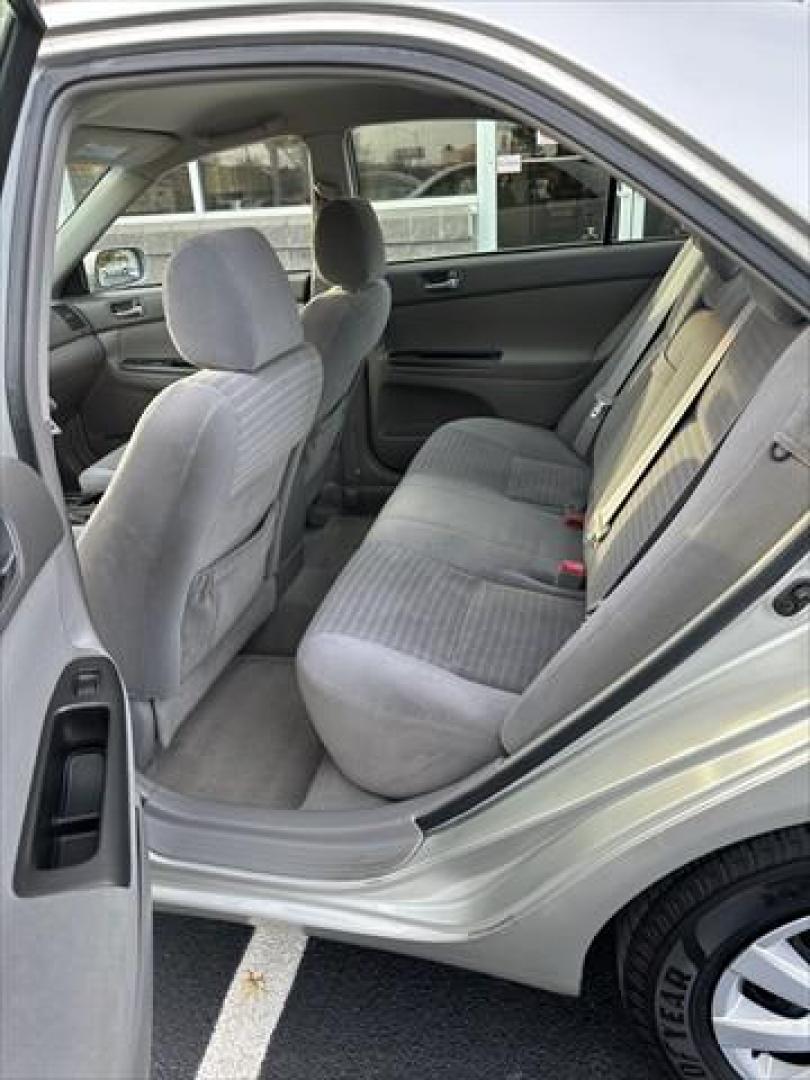 2006 Lunar Mist Metallic Toyota Camry LE (4T1BE32K06U) , located at 3900 Bragg Blvd., Fayetteville, NC, 28303, (910) 868-3000, 35.081905, -78.943367 - T-9954 - 2006 Toyota Camry 4T1BE32K06U748531 - Photo#5