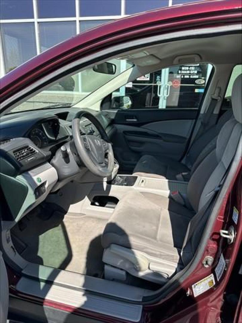 2014 Basque Red Pearl II Honda CR-V LX 2WD 5-Speed AT (5J6RM3H32EL) , 5-Speed Automatic transmission, located at 3900 Bragg Blvd., Fayetteville, NC, 28303, (910) 868-3000, 35.081905, -78.943367 - T-9965 - 2014 Honda CR-V 5J6RM3H32EL029950 - Photo#5
