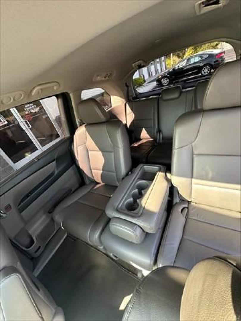 2016 Modern Steel Metallic Honda Odyssey EX-L (5FNRL5H68GB) , 6-Speed Automatic transmission, located at 3900 Bragg Blvd., Fayetteville, NC, 28303, (910) 868-3000, 35.081905, -78.943367 - T-9971 - 2016 Honda Odyssey 5FNRL5H68GB092328 - Photo#9