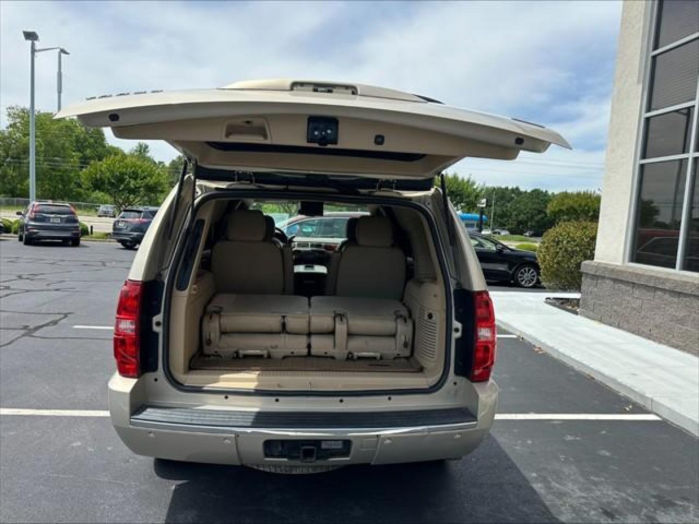 2011 Chevrolet Tahoe LTZ 4WD (1GNSKCE03BR) , 6-Speed Automatic transmission, located at 3900 Bragg Blvd., Fayetteville, NC, 28303, (910) 868-3000, 35.081905, -78.943367 - T-9981 - 2011 Chevrolet Tahoe 1GNSKCE03BR116604 - Photo#4
