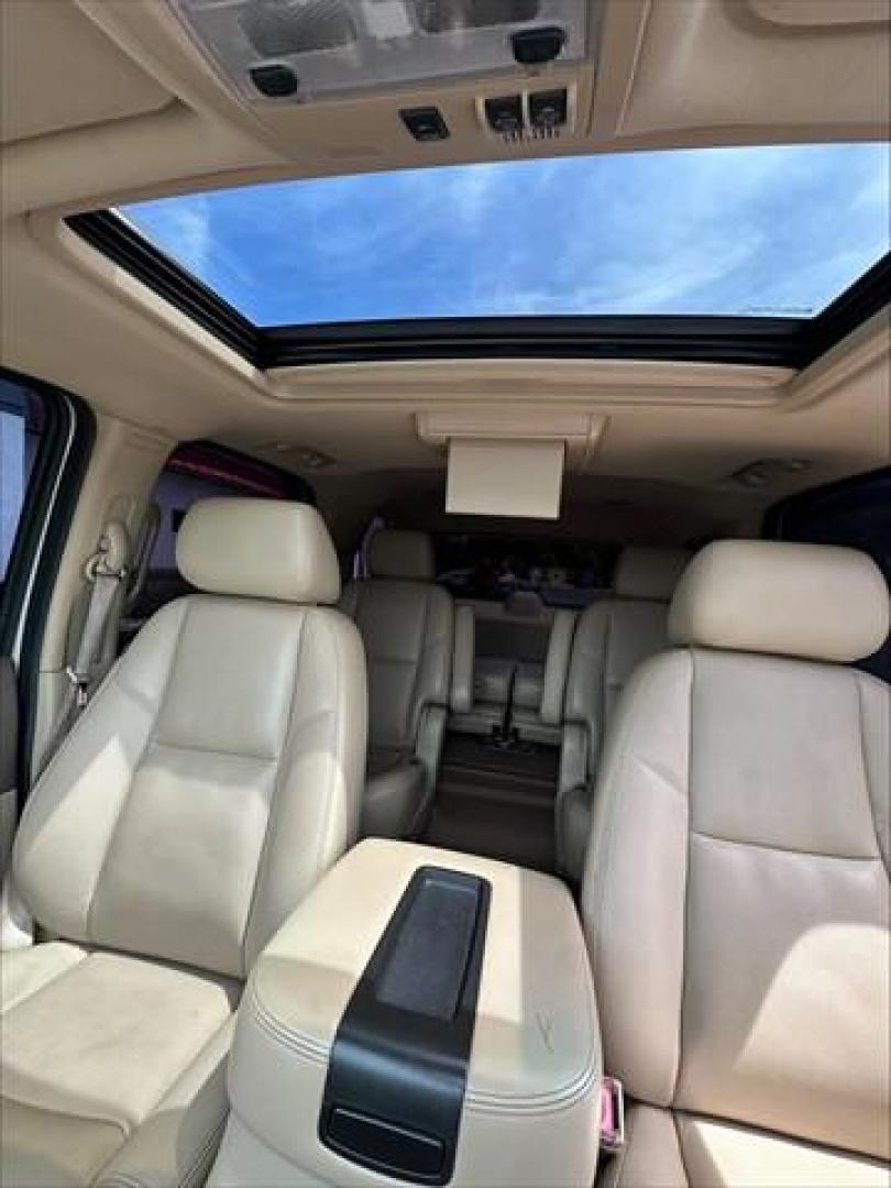 2011 Chevrolet Tahoe LTZ 4WD (1GNSKCE03BR) , 6-Speed Automatic transmission, located at 3900 Bragg Blvd., Fayetteville, NC, 28303, (910) 868-3000, 35.081905, -78.943367 - T-9981 - 2011 Chevrolet Tahoe 1GNSKCE03BR116604 - Photo#8