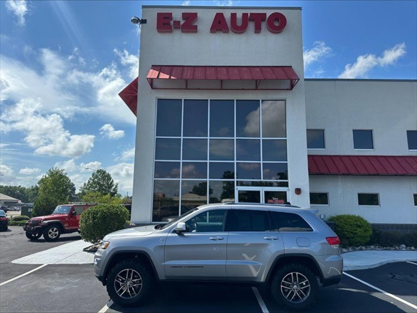 2018 Billet Silver Metallic Clear Coat Jeep Grand Cherokee Laredo 4WD (1C4RJFAG9JC) , 8-Speed Automatic transmission, located at 3900 Bragg Blvd., Fayetteville, NC, 28303, (910) 868-3000, 35.081905, -78.943367 - T-10005 - 2018 Jeep Grand Cherokee 1C4RJFAG9JC378854- Photo#0