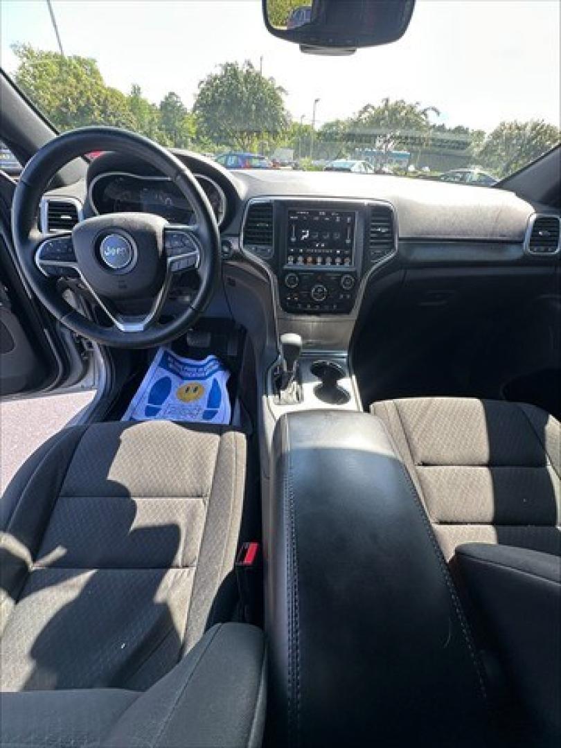 2018 Billet Silver Metallic Clear Coat Jeep Grand Cherokee Laredo 4WD (1C4RJFAG9JC) , 8-Speed Automatic transmission, located at 3900 Bragg Blvd., Fayetteville, NC, 28303, (910) 868-3000, 35.081905, -78.943367 - T-10005 - 2018 Jeep Grand Cherokee 1C4RJFAG9JC378854- Photo#5