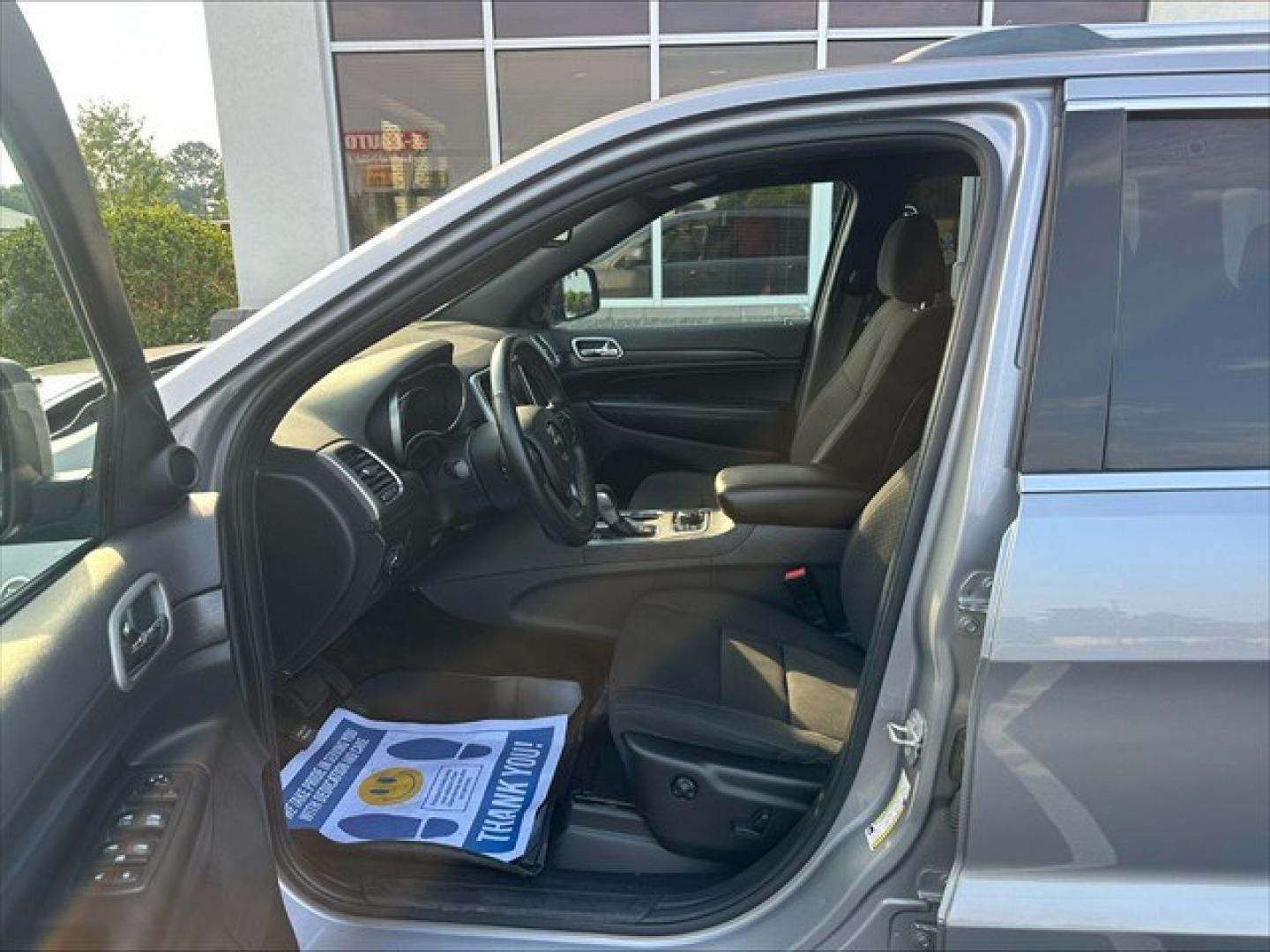 2018 Billet Silver Metallic Clear Coat Jeep Grand Cherokee Laredo 4WD (1C4RJFAG9JC) , 8-Speed Automatic transmission, located at 3900 Bragg Blvd., Fayetteville, NC, 28303, (910) 868-3000, 35.081905, -78.943367 - T-10005 - 2018 Jeep Grand Cherokee 1C4RJFAG9JC378854- Photo#6