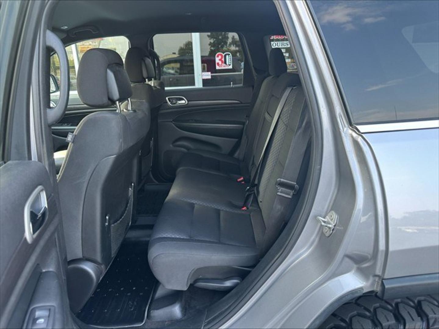 2018 Billet Silver Metallic Clear Coat Jeep Grand Cherokee Laredo 4WD (1C4RJFAG9JC) , 8-Speed Automatic transmission, located at 3900 Bragg Blvd., Fayetteville, NC, 28303, (910) 868-3000, 35.081905, -78.943367 - T-10005 - 2018 Jeep Grand Cherokee 1C4RJFAG9JC378854- Photo#7