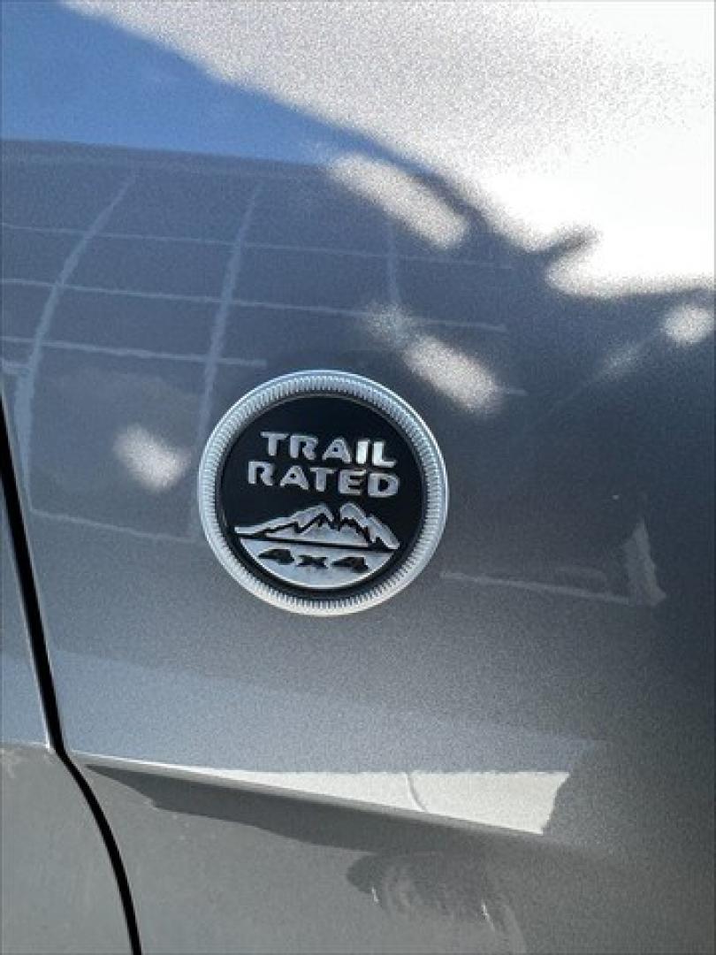 2018 Billet Silver Metallic Clear Coat Jeep Grand Cherokee Laredo 4WD (1C4RJFAG9JC) , 8-Speed Automatic transmission, located at 3900 Bragg Blvd., Fayetteville, NC, 28303, (910) 868-3000, 35.081905, -78.943367 - T-10005 - 2018 Jeep Grand Cherokee 1C4RJFAG9JC378854- Photo#10